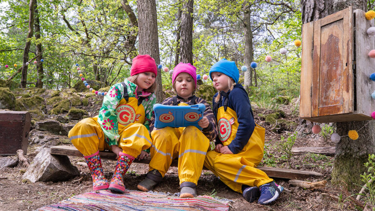 ”Vi ska vara fina mot naturen och göra den glad!”